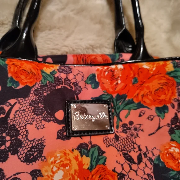 Betseyville Toiletry Bag - Picture 4 of 4